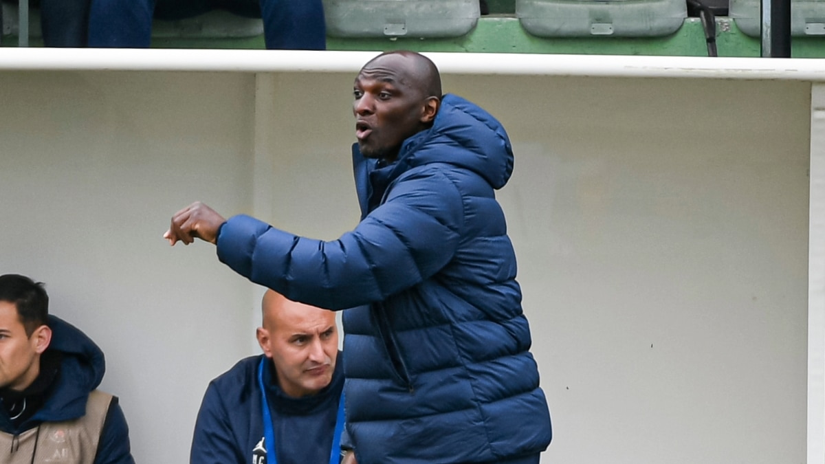 Zoumana Camara, entraîneur des U19, du PSG lors d'un match face au RB Salzburg le 16 mars 2022 à Saint-Germain-en-Laye.