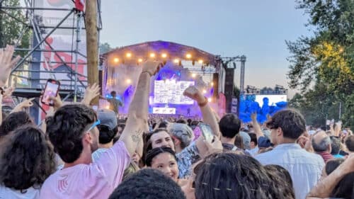 Un concert sur la prairie des Filtres à Toulouse.