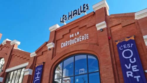 Les Halles de la Cartoucherie mêlent culture, sport, restauration et événements dans une ancienne friche industrielle réhabilitée.
