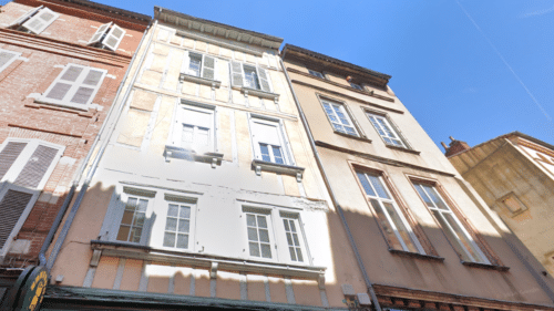 Deux immeubles de la rue des Filatiers, dans le quartier des Carmes, à Toulouse.