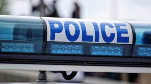 Le haut d'une voiture de police.