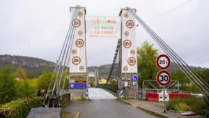 Une campagne "Ca passe ou ça casse" a été déployée sur le pont de Cajarc.