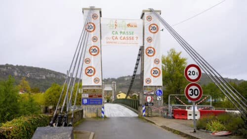 Une campagne "Ca passe ou ça casse" a été déployée sur le pont de Cajarc.