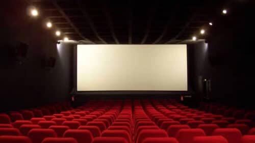 Une salle de cinéma vide.