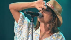 La chanteuse Zazie durant un concert.