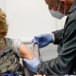 Depuis l'épidémie de COVID 19, une personne sur deux âgée de plus de 65 ans est à jour sur son schéma de vaccination