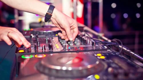 Lefestival électro "Dans ma cité", à Carcassonne, compte plusieurs DJ au programme.