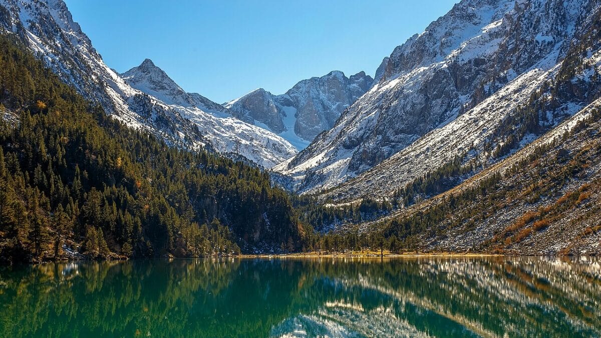 Le lac de Gaube est un des plus beaux sports naturels des Pyrénées