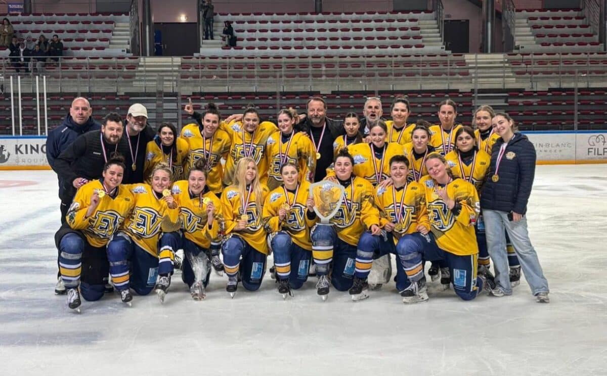 Doublé historique pour les filles d'Evry-Viry qui ont été sacré championnes de France, après le titre remporté en Coupe de France le 5 avril dernier. /© Evry-Viry Hockey 91