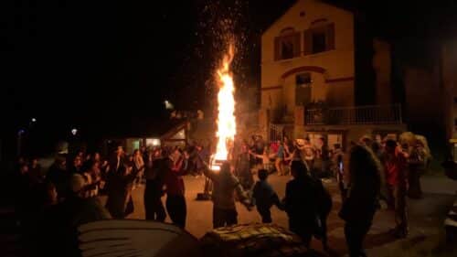 Le feu de la Saint-Jean clôture la fête des pantoufles