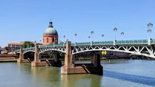Le pont Saint-Pierre, dans le centre-ville de Toulouse.