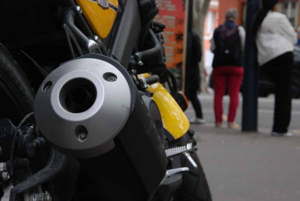 En 2023, les forces de l'ordre ont mené environ 18 000 interventions liées aux rodéos urbains en France. ©Luc Salles-Cazeaux