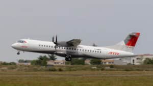 Un ATR 72, sans logo de compagnie aérienne.