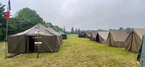 La commune d'Auterive se change en camps militaire, avec des campements, des munitions, des stands à l'esprit de la seconde guerre mondiale, pour les 80 ans de la Libération.