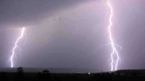 Illustration : Des orages dans le ciel de Schaffhouse, en Suisse.