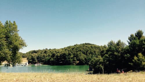 Le lac de la Cavayère est fermé durant une dizaine de jours.