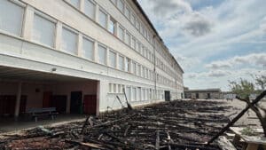 Un violent incendie s’est déroulé sur le toit du collège Hubert-Reeves.