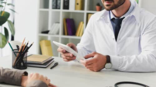 Déserts médicaux : des maisons de santé aux médicobus, ce qui est fait en Occitanie
