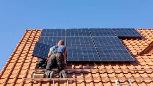 Cahors alerte sur une arnaque aux panneaux solaires.