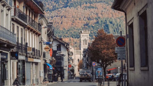 Une rue de Bagnères-de-Luchon, en Haute-Garonne.