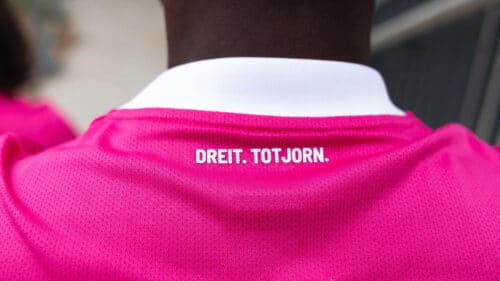 Le TFC a dévoilé son nouveau maillot extérieur.