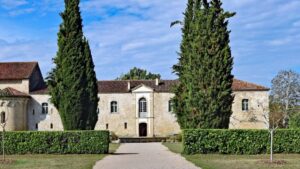 Un plan pour redynamiser le tourisme autour des Grands Sites d'Occitanie dans le Gers a été signé.