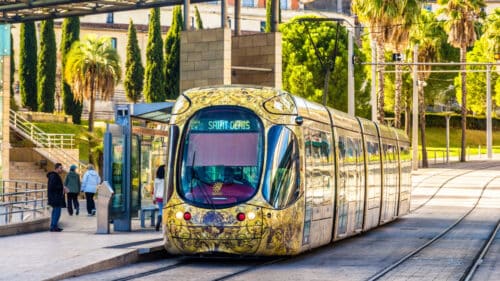 La ligne aérienne de contact du secteur Ouest de la future ligne 5 du tramway de Montpellier sera électrifiée à partir du 11 août.
