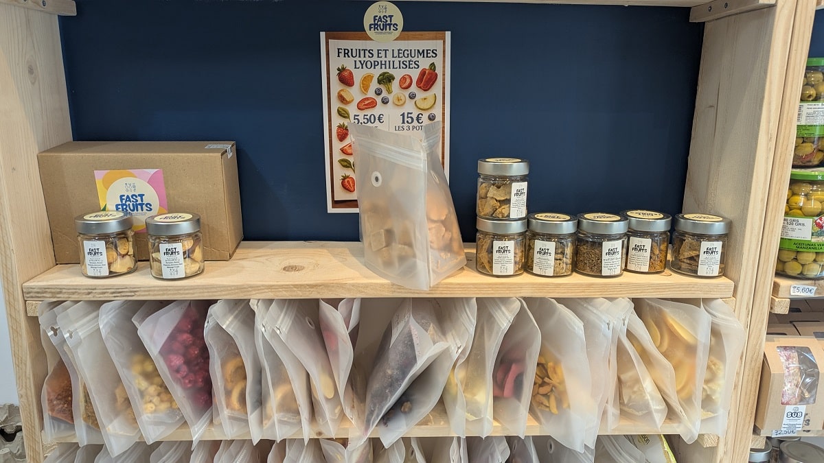 2 ans pour les produits vendus dans des bocaux, 25 ans pour ceux vendus dans des paquets sous vide.