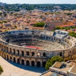 La Feria des Vendanges 2025 à Nîmes se tiendra du 18 au 21 septembre avec un programme complet mêlant corridas, concerts et animations populaires.