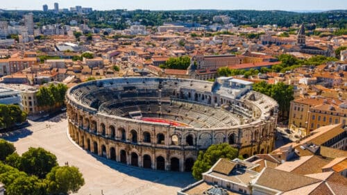 La Feria des Vendanges 2025 à Nîmes se tiendra du 18 au 21 septembre avec un programme complet mêlant corridas, concerts et animations populaires.
