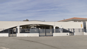 Quatre classes du collège Frédéric Desmons, à Saint-Geniès-de-Malgoirès, restent fermées ce lundi après la découverte d’un fléchissement des dalles.
