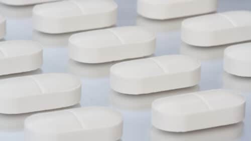 L’État accorde une autorisation environnementale pour l’implantation d’une usine de paracétamol sur l’île d’Empalot à Toulouse.