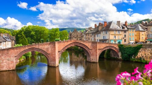 En Aveyron, août 2025 reste le mois le plus fréquenté par les touristes malgré un léger recul.