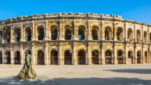 Nîmes réunit des experts du monde entier pour restaurer ses Arènes.