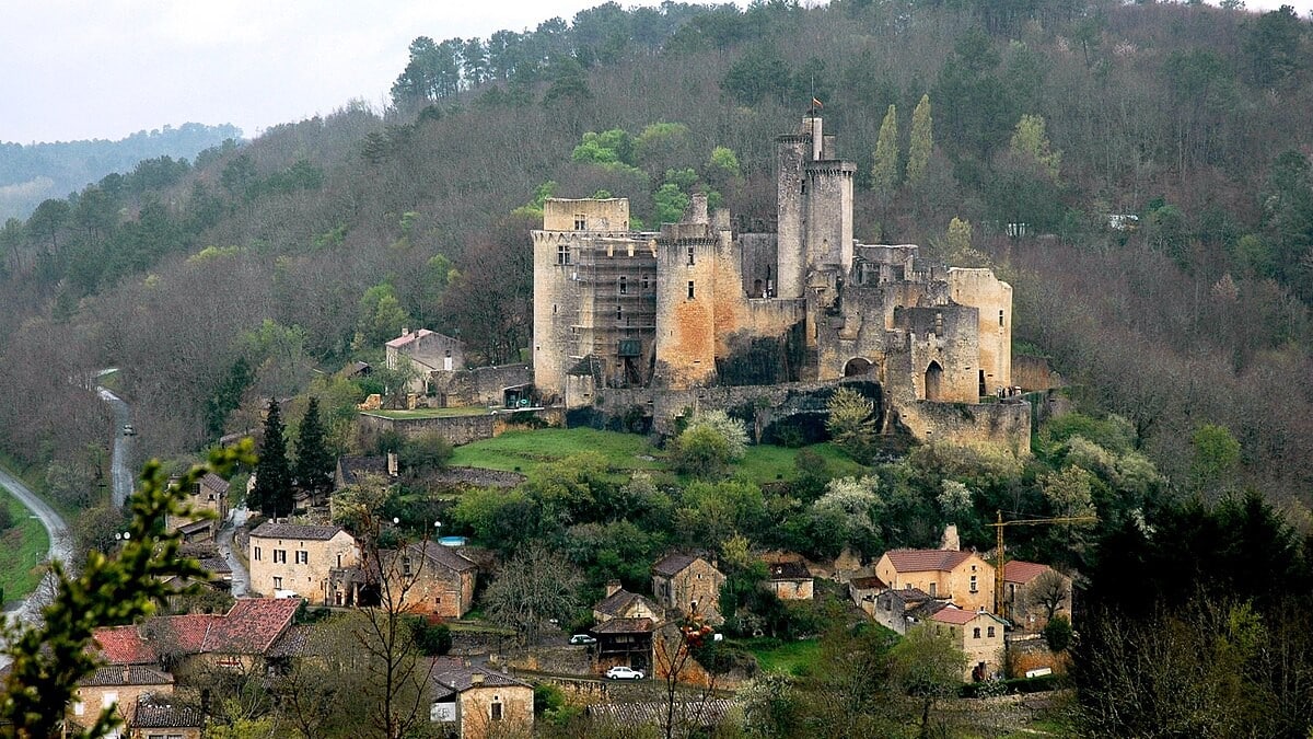 Le château de Bonaguil est l'un des plus beaux monuments médiévaux à visiter dans le Lot-et-Garonne.