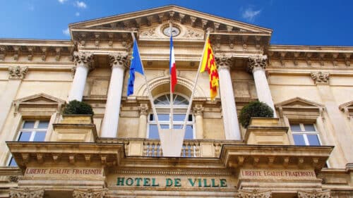 Municipales 2026 : Olivier Galzi, ancien présentateur du 20 heures, brigue la mairie d’Avignon.