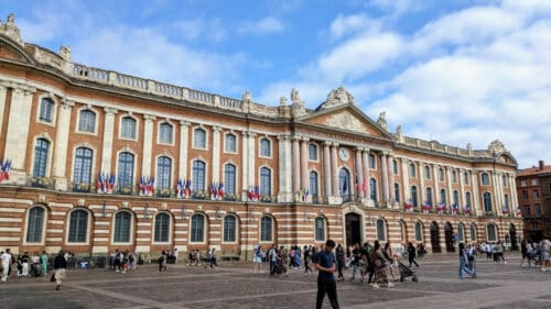La Mairie de Toulouse réclame 1,83 million d’euros à l’Éducation nationale pour l’accompagnement d’enfants handicapés.